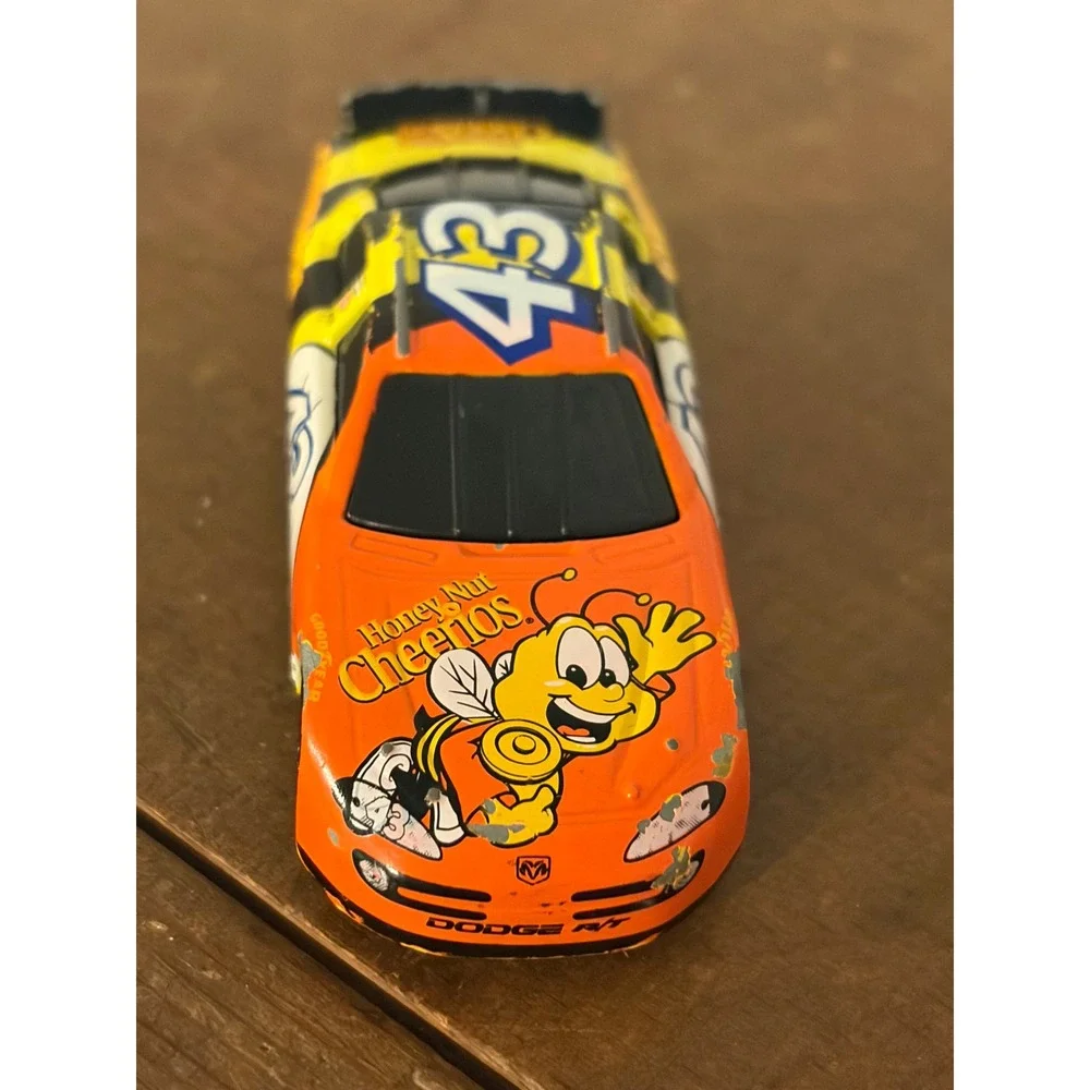 2001 John Andretti #43 Honey Nut Cheerios Dodge R/T 1:64 NASCAR Die cast Car